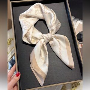 Cream and Gold Scarf S52